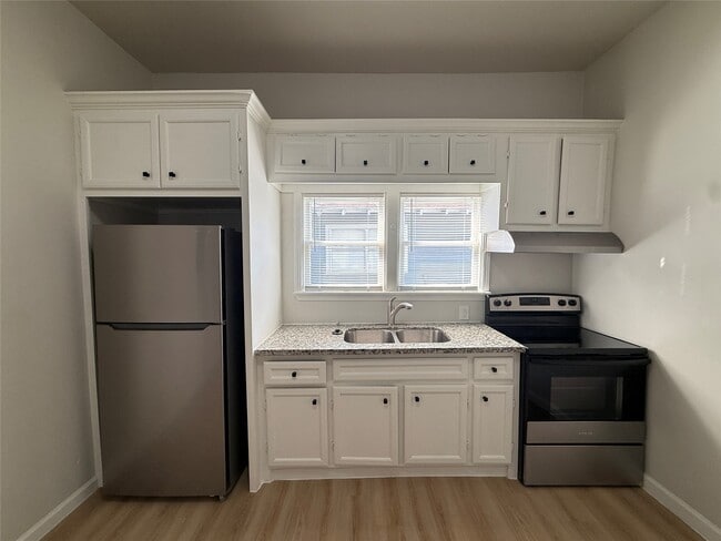 Photo - 7427 Avenue I