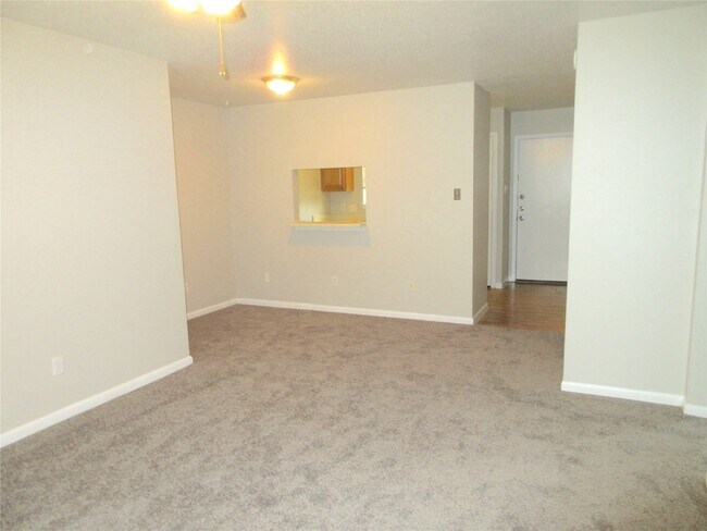 Building Photo - 1230 Shadowdale Dr Unit 12