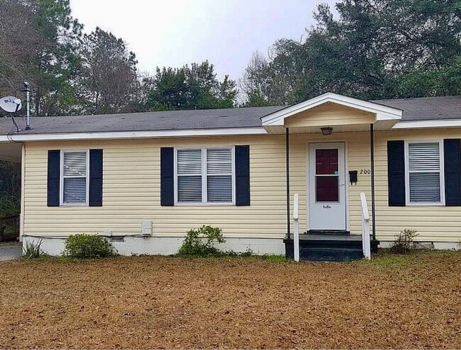 3 Bed/1 Bath House - 3 Bed/1 Bath House
