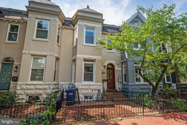Building Photo - 211 F St NE Rental