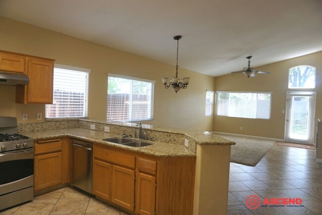 Photo - 3 Bedroom Home Near White Ln. & Gosford!