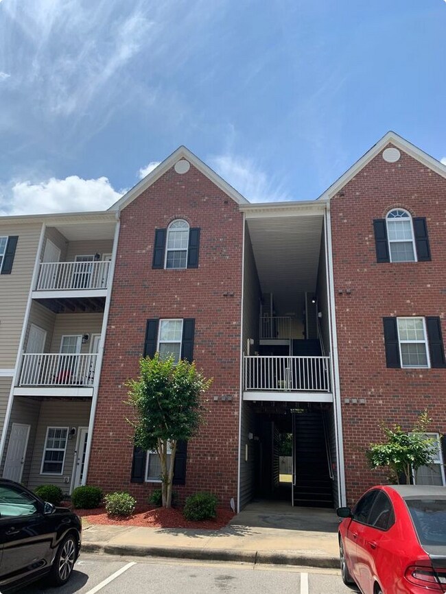 Building Photo - 612 Marshtree Ln Unit 208