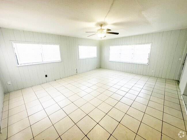 Building Photo - 15310 NW 31st Ave Rental