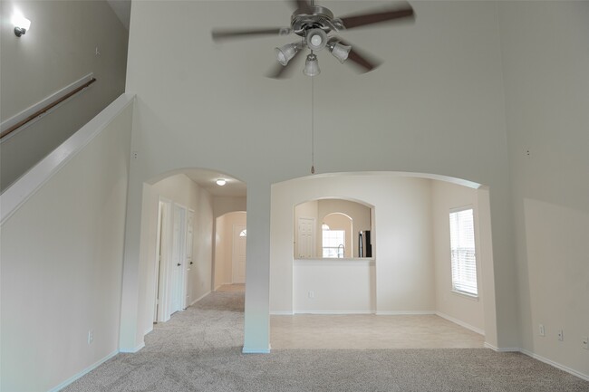 Photo - 1902 Vernal Glen Cir