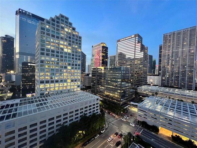 Photo - 825 Brickell Bay Dr Apartamento