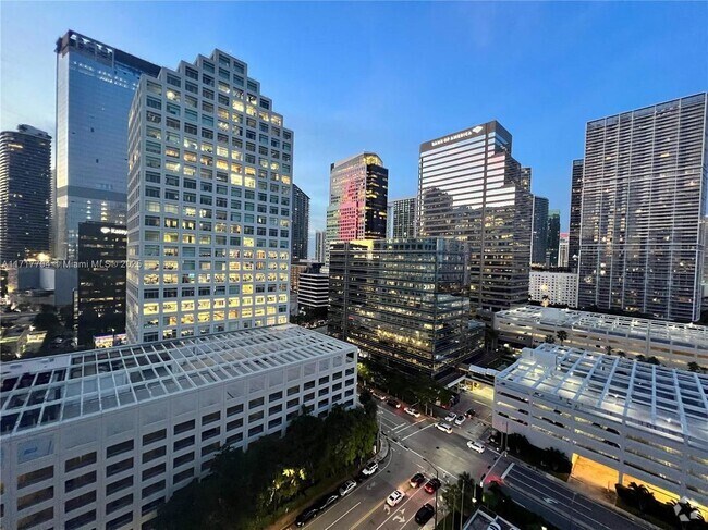 Building Photo - 825 Brickell Bay Dr Rental