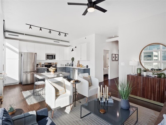 Photo - Metropolitan Flats