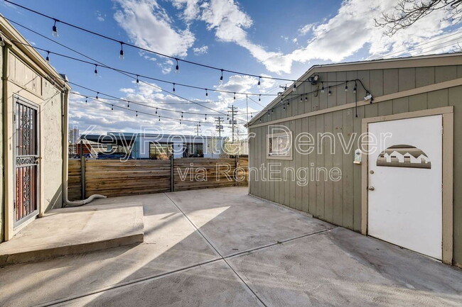 Photo - 3341 Lawrence St