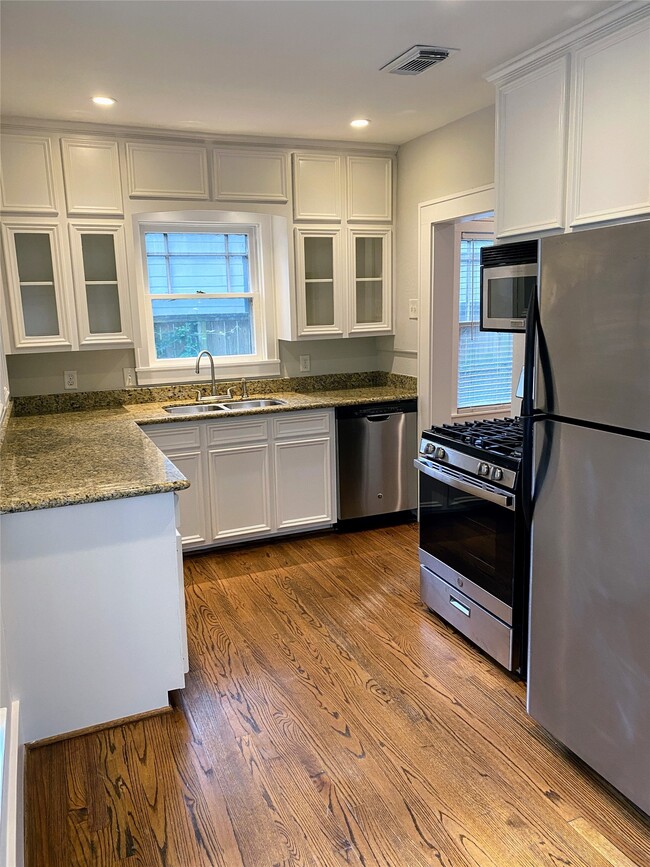 Photo - 114 Munford St