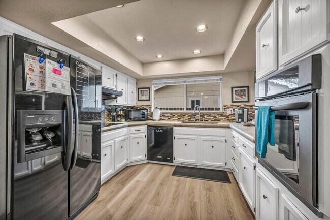 Photo - 1490 Foster Dr