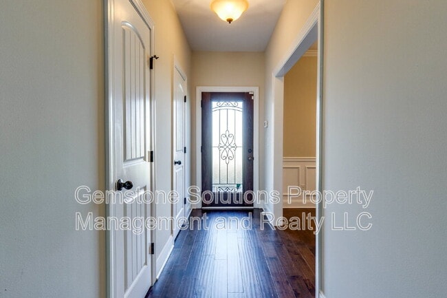 Photo - 1634 Earl Ct