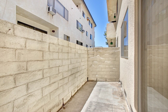 Photo - 1234 Wellesley Ave in West LA - steps to W...