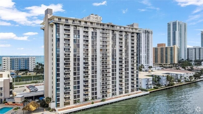 Building Photo - 1600 S Ocean Dr Unit 7B Rental