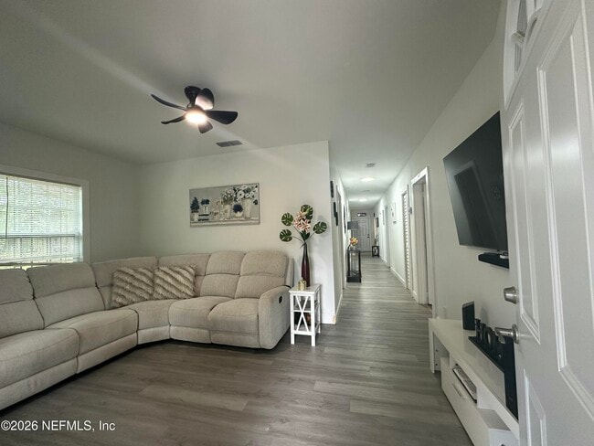 Photo - 1640 W 4th St