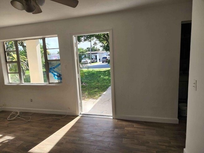 Photo - 117 SW 7th Ave