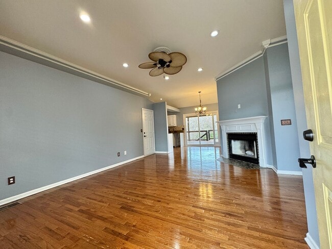 Photo - 3 Bed, 2 Bath Home w/ Garage