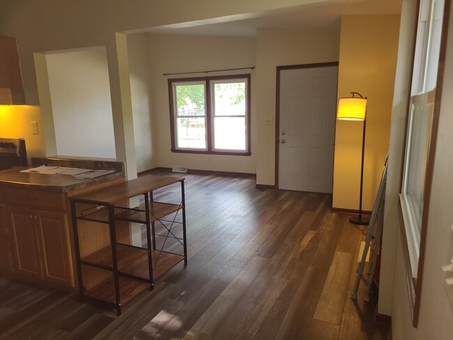 Building Photo - 220 S Jefferson St Unit B Rental