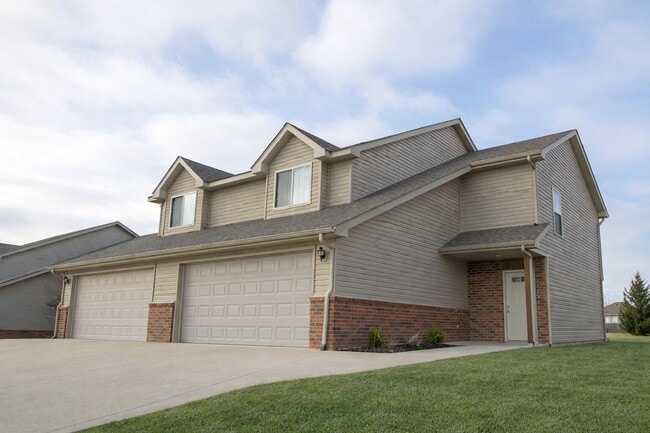 Building Photo - 5303 Silver Mill Dr