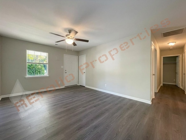 Photo - 601 Larchwood Dr