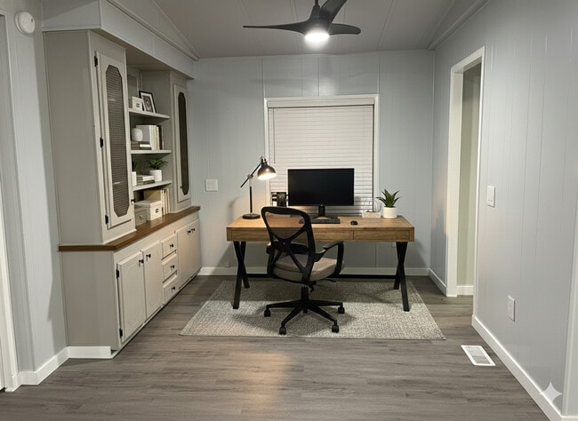 Photo - 3911 Victory Dr SW