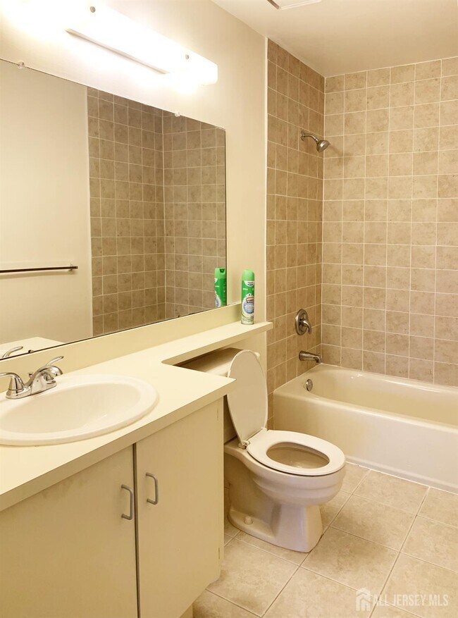 Photo - 321 Hampshire Ct