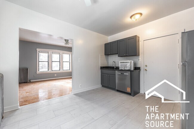 Building Photo - 1319 W Estes Ave