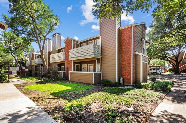 Photo - 3641 W Northgate Dr Unidad 208 Rental