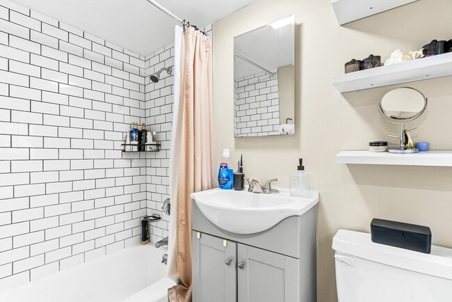 Photo - 121 Franklin St Unit 2