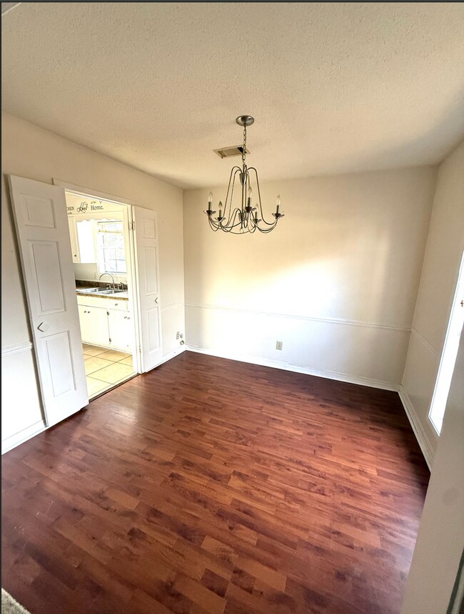 Photo - 3 bedroom 2 bath home located in quiet neighborhood