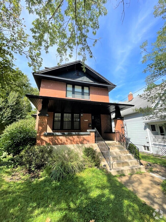 Building Photo - FOR RENT $2895 - Beautiful corner house ac...