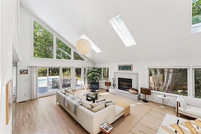 Building Photo - 24 Quogue Riverhead Rd Rental