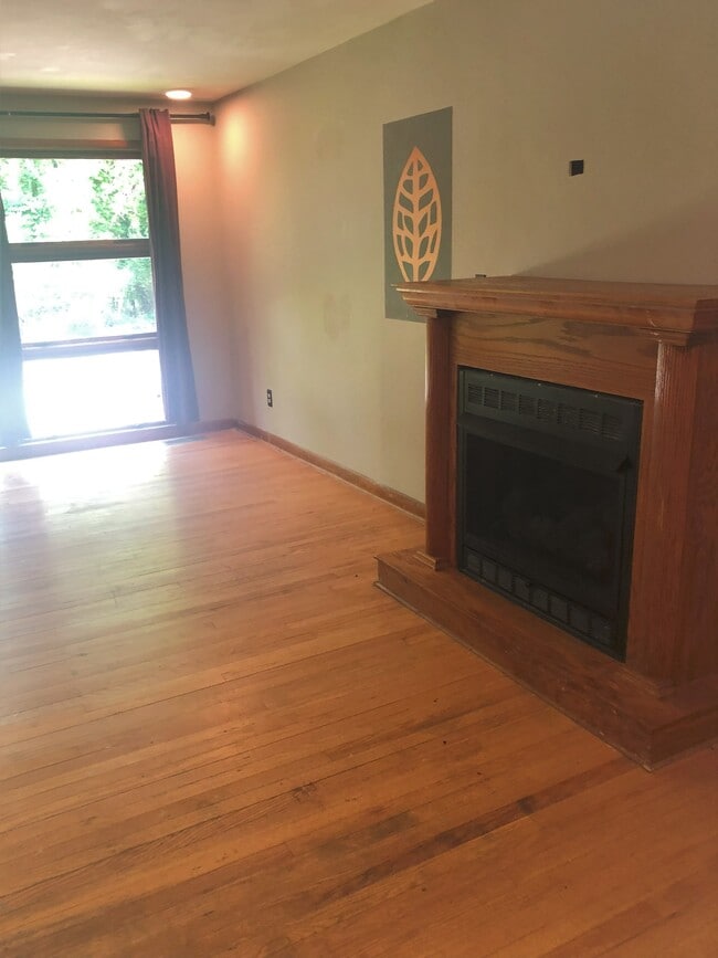 Photo - 1784 Crestmont Dr