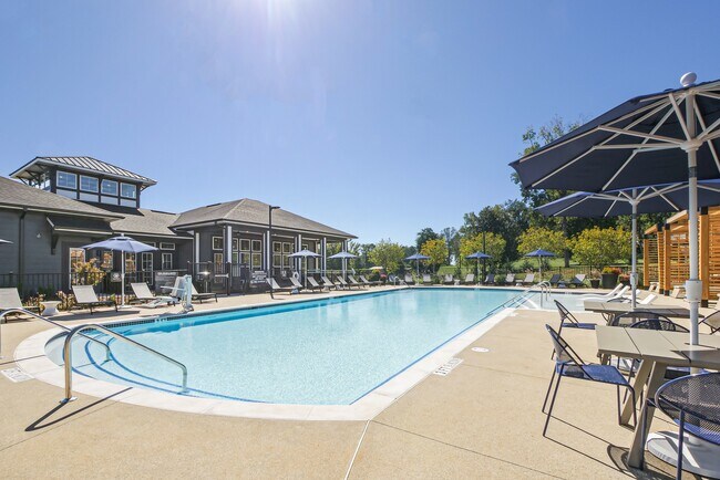 Photo - Advenir at Mallory Lake