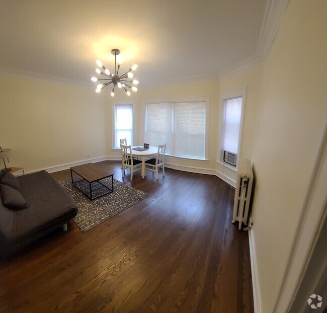 Building Photo - 5849 S Blackstone Ave Unit 211 Rental