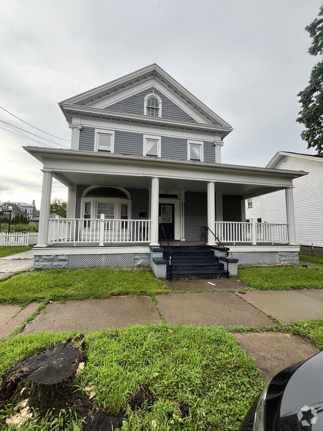 Building Photo - 317 S River St Rental