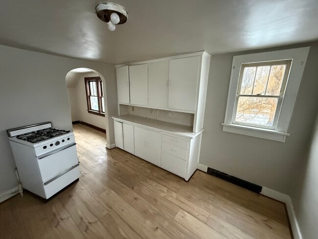 Photo - 818 N Van Buren St