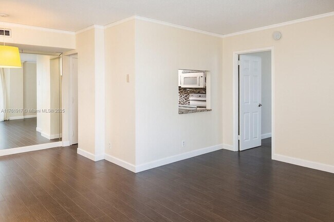 Photo - 1050 SE 15th St Unit 203