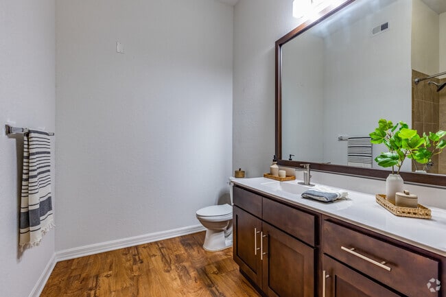 2 BR, 2 BA - 1,088SF