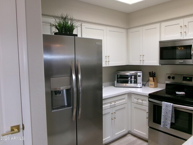 Building Photo - 9151 W Greenway Rd Unit 269