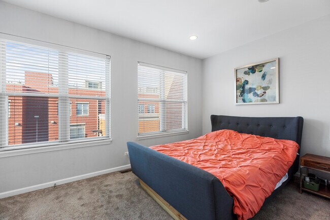 Photo - 720 W Evergreen-1 Unit 1