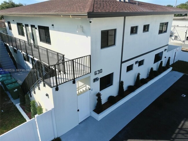 Photo - 630 NE 166th St Unit 1