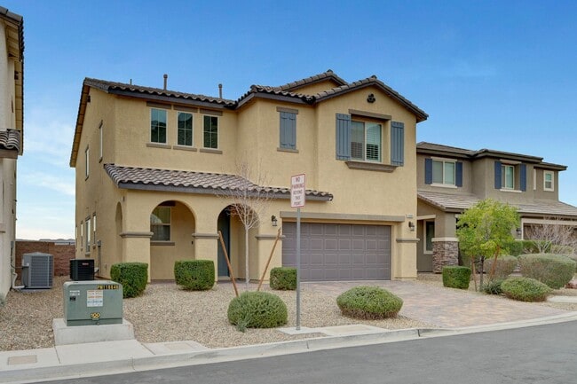 Building Photo - Stunning 4 Bedroom with Mountain Views!