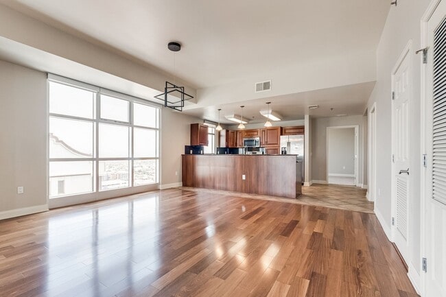 Photo - Spacious 3bd/2.5ba residence with City & Mountain Views Unit 1914