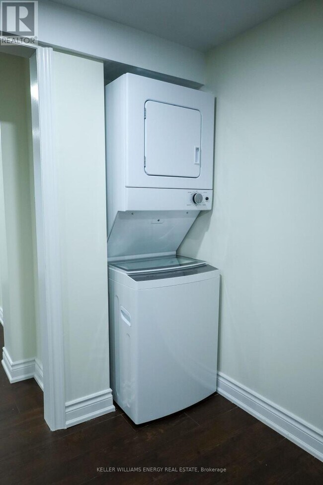 Photo - 704 Oshawa Blvd N