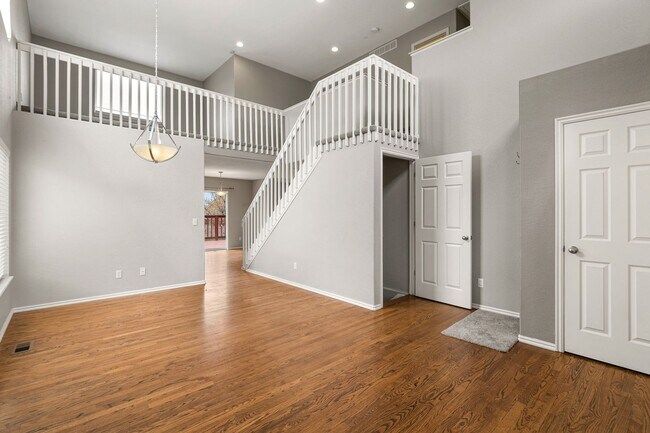 Photo - Large House in Parkview Highlands!