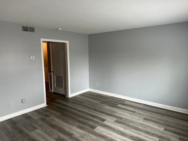 Photo - 101 Plaza Oaks Rd