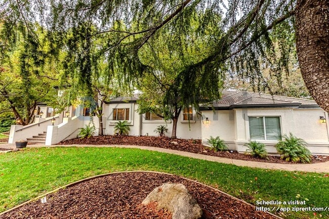 Photo - 1712 Carnegie Way