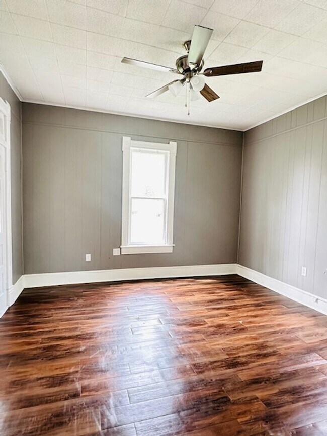 Photo - RECENTLY REMODELED 1 BEDROOM 1 BATH - COZY...