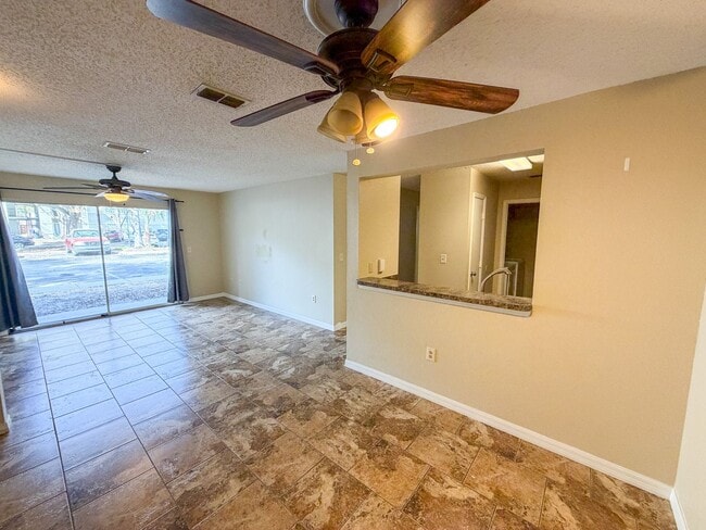 Building Photo - Windsor Park #311