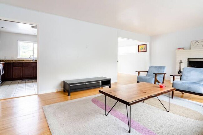 Photo - 3951 Malcolm Ave Unit Main